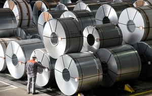 El excedente de acero chino, con subsidios estatales, inunda Latinoamérica. La industria local denuncia competencia desleal y pérdida de empleos.  La creciente