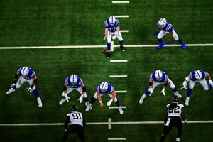    Los Jacksonville Jaguars vencieron a los Indianapolis Colts en un partido clave, acercándose al título divisional y eliminando a su rival.  Con una carrera