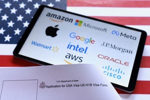 Una nueva tasa de US$100.000 para visas H-1B, impuesta por el presidente Trump, amenaza con reconfigurar el modelo de negocio de grandes consultoras