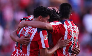 Estupendo cierre de año para Chivas. Irapuato se fue goleado 0-4 por el cuadro rojiblanco, que le puso fin a su semestre con una gran actuación en el Estadio