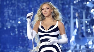 Beyoncé alcanzó el estatus de multimillonaria tras el éxito de sus giras, su catálogo musical y nuevos proyectos que reforzaron su impacto global