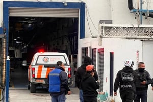 Un accidente laboral en la empresa Carrier, en Santa Catarina, Nuevo León, dejó dos trabajadores sin vida tras el desplome de una máquina industrial.