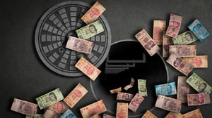 La Secretaría Anticorrupción sancionó a cuatro empresas por falsear información en contratos públicos, imponiendo multas, inhabilitaciones y su inscripción