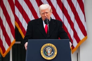 Donald Trump anunció un ataque dentro de Venezuela, dirigido a una instalación vinculada al narcotráfico, marcando una escalada militar contra el gobierno