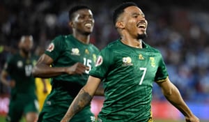 Sudáfrica logró avanzar a la segunda ronda de la Copa Africana de Naciones tras vencer 3-2 a Zimbabue, asegurando el segundo lugar del grupo B.  Los Bafana