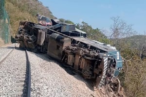 La Fiscalía General de la República realiza diligencias como entrevistas, inspecciones y peritajes para esclarecer las causas del descarrilamiento del Tren
