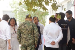 La presidenta Claudia Sheinbaum visitó a las víctimas hospitalizadas del descarrilamiento del Tren Interoceánico en el Hospital del ISSSTE de Tehuantepec,