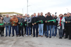 Tras más de tres décadas, vecinos de la colonia Nogalar ven cumplido su anhelo con la entrega de pavimento que mejora movilidad y seguridad.  El alcalde Óscar