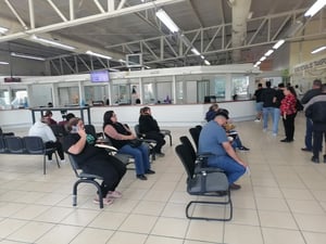 Las finanzas de Coahuila se mantienen con la mitad del cumplimiento de los contribuyentes.  De un padrón de 120 mil vehículos registrados en la región Centro,