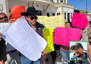 La clausura de una obra vinculada al diputado Tony Flores provocó versiones encontradas con el Ayuntamiento de Sabinas y una manifestación pacífica frente