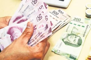 Trabajar el 1 de enero, día de descanso obligatorio, implica un pago triple de acuerdo con la Ley Federal del Trabajo. Te explicamos los