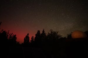 La NOAA emitió una alerta por tormenta solar derivada de una llamarada, fenómeno que podría generar auroras boreales y afectar tecnologías terrestres.