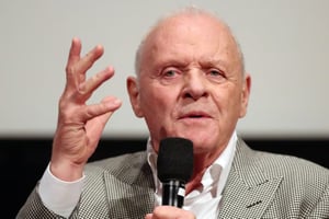 Anthony Hopkins celebró 88 años de vida y cinco décadas sin alcoholismo, recordando un episodio que lo llevó a cambiar y a elegir la vida.  El actor Anthony