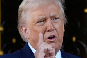 Donald Trump aseguró gozar de salud perfecta y haber aprobado con 100% su examen cognitivo, en medio de cuestionamientos públicos sobre su estado clínico