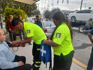 Socorristas de Aguilas Doradas se movilizaron en su ayuda.  Un hombre de la tercera edad resultó lesionado luego de verse involucrado