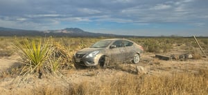 El accidente movilizó a los cuerpos de rescate y seguridad.  Una pareja de adultos mayores originaria de San Luis Potosí sufrió un aparatoso salida de camino