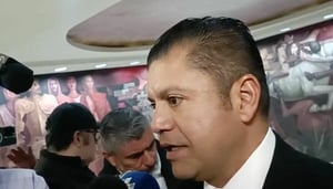  Autoridades llaman a denunciar corrupción y exceso de fuerza.  Saltillo, Coahuila, 2 de enero de 2026.- El comisionado de Seguridad, Miguel Ángel Garza Félix,