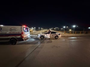 Joven amenazaba con lanzarse del puente.  La rápida intervención de socorristas del Grupo de Rescate y Urgencias Médicas (GRUM), en coordinación con la Policía