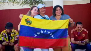 Decenas de venezolanos radicados en Monterrey se manifestaron tras la detención de Nicolás Maduro, hecho que calificaron como un acto heroico y una esperanza