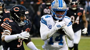    Chicago Bears cayó 19-16 ante Detroit Lions en la Semana 18. Pese a la derrota, mantuvo su ventaja de localía para la postemporada.  Los Chicago Bears