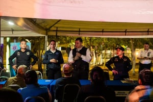    Piedras Negras, Coahuila.- Como parte del Plan de Trabajo 2026, la Policía Municipal activó las Brigadas de Seguridad en la plaza pública de la colonia