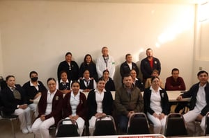 Autoridades municipales compartieron un momento de convivencia con enfermeras, enfermeros y médicos, reconociendo su dedicación, vocación y entrega diaria