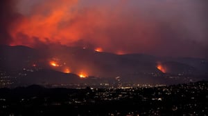 Según una investigación reciente, los incendios forestales podrían estar liberando al aire una contaminación más peligrosa de lo que se pensaba anteriormente.