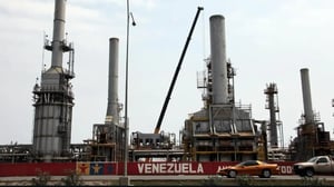 La administración Trump busca controlar ventas futuras de petróleo venezolano, administrar ingresos y usar ese flujo financiero como palanca política