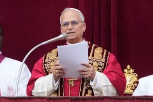 El papa León XIV inició una nueva fase de su pontificado al reunir a los cardenales del mundo, priorizando la implementación del Concilio Vaticano