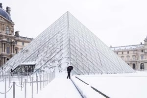 El Museo del Louvre reabrió completamente este miércoles luego de que trabajadores no votaran continuar la huelga, aunque sindicatos advierten que mantienen