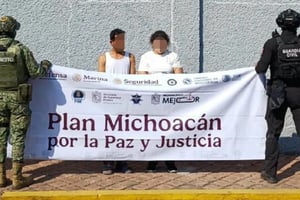 Autoridades de Michoacán detuvieron en Apatzingán a dos presuntos extorsionadores de limoneros, vinculados también a halconeo, dentro del Plan Michoacán