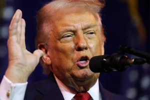 El presidente Donald Trump firmó un memorando que ordena el retiro de Estados Unidos de 66 organizaciones internacionales, argumentando que ya no sirven