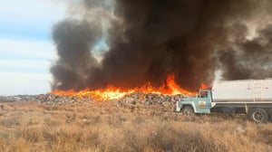 Bomberos controlaron el fuego y evitaron que se expandiera.  San Buenaventura, Coahuila.– Elementos de Protección Civil y Bomberos atendieron un incendio