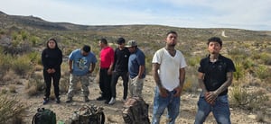 Un operativo coordinado en el suroeste de Texas permitió detener a un grupo de migrantes, evidenciando la operación de redes criminales dedicadas al tráfico