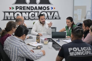 Planeación institucional con enfoque territorial.  El alcalde de Monclova, Carlos Villarreal, encabezó una reunión de planeación estratégica en el Centro