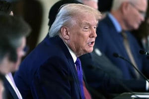 El presidente Donald Trump declaró que Estados Unidos decidirá qué petroleras operarán en Venezuela y gestionará acuerdos de crudo tras recientes cambios