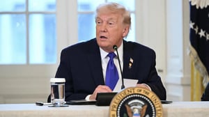 Donald Trump afirmó que Estados Unidos controlará las ventas de petróleo venezolano y ofreció a China y Rusia comprar el crudo necesario bajo gestión