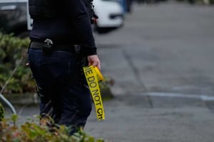 Seis personas murieron en una serie de tiroteos relacionados en West Point, Mississippi; un sospechoso se encuentra bajo custodia policial.  Un sospechoso está