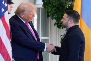Zelensky y Trump podrían firmar en Davos un acuerdo de 800,000 millones de dólares para la reconstrucción de Ucrania, según The Telegraph.