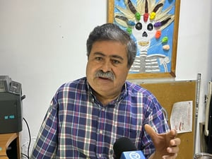 El director explicó que el taller es de carácter sensorial, pensado originalmente para personas con discapacidad visual, aunque la experiencia permitió ampliar