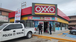 La rápida intervención de la Policía Municipal de Nueva Rosita frustra intento de robo en OXXO de la colonia Comercial.  Nueva Rosita, Coahuila - La rápida