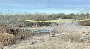 La Fiscalía General del Estado investiga el hallazgo de una persona sin vida en Barroterán, Múzquiz, donde agentes especializados realizaron diligencias bajo