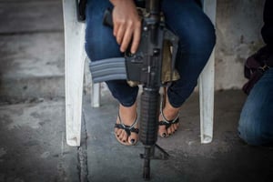 María Aurora tiene 23 años y ya perdió todo: el rancho de su familia, la huerta y, principalmente, a su padre que falleció en un ataque con explosivos