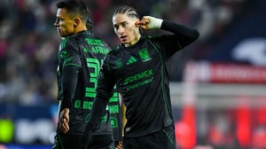   Con un doblete de Marcelo Flores, Tigres arrancó el Clausura 2026 con una valiosa victoria por 2-1 en su visita al Atlético de San Luis.   El Club Tigres