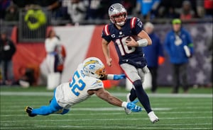 Quedaban poco menos de 10 minutos por jugar, pero la multitud en el estadio Gillette explotó cuando Drake Maye encontró al ala cerrada Hunter Henry,