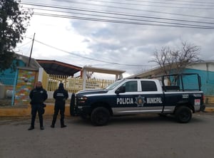 Con el objetivo de proteger a la comunidad estudiantil, se reforzó la vigilancia policial en el exterior de los planteles educativos de San Juan de Sabinas
