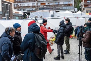 Autoridades suizas ordenaron prisión preventiva al copropietario de un bar incendiado en Año Nuevo, tragedia que dejó decenas de muertos y heridos en Crans