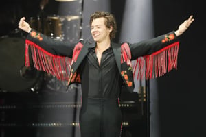 Misteriosos anuncios en ciudades de todo el mundo y un video críptico alimentan los rumores sobre el inminente regreso musical de Harry Styles.  Misteriosos