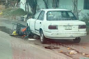 Trágico accidente en la colonia La Amistad.  Un hombre de la tercera edad perdió la vida la tarde de hoy, luego de ser atropellado en el cruce de la avenida