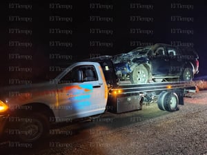 Una pick-up volcó este lunes en la carretera La Rosita–Rancho Casa Colorada, en Melchor Múzquiz, sin que se reportaran personas lesionadas;